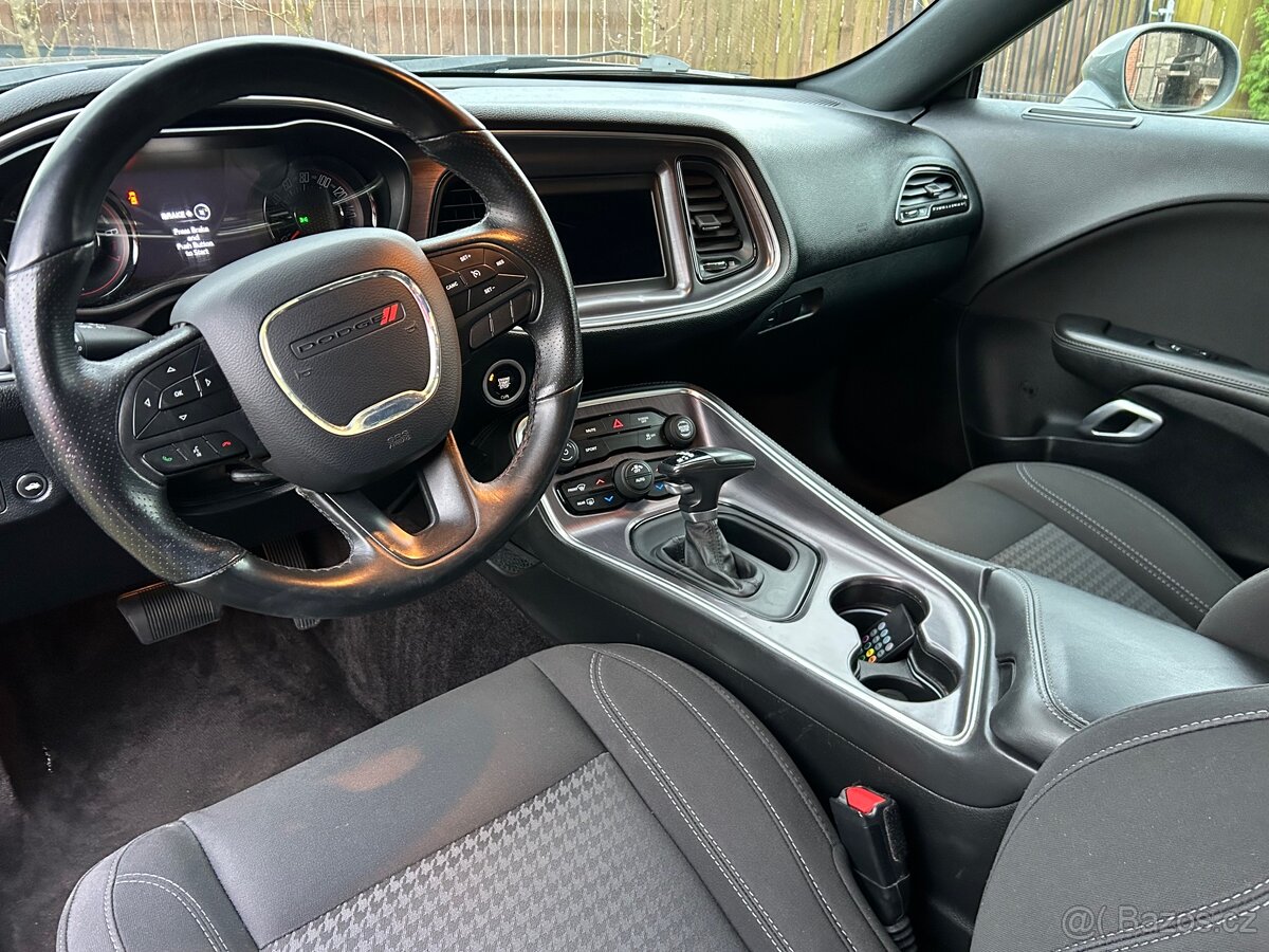 Dodge Challenger - 11