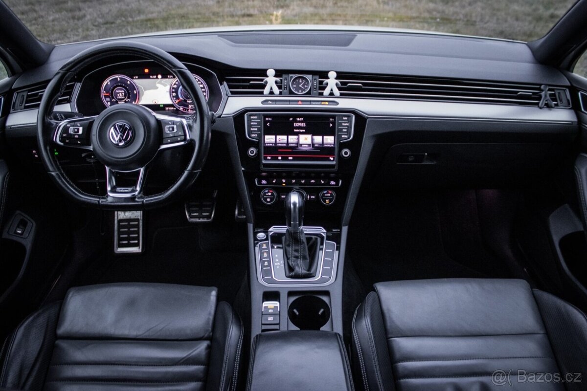 Volkswagen Passat Variant 2.0 BiTDI R-Line 4MOTION DSG - 11