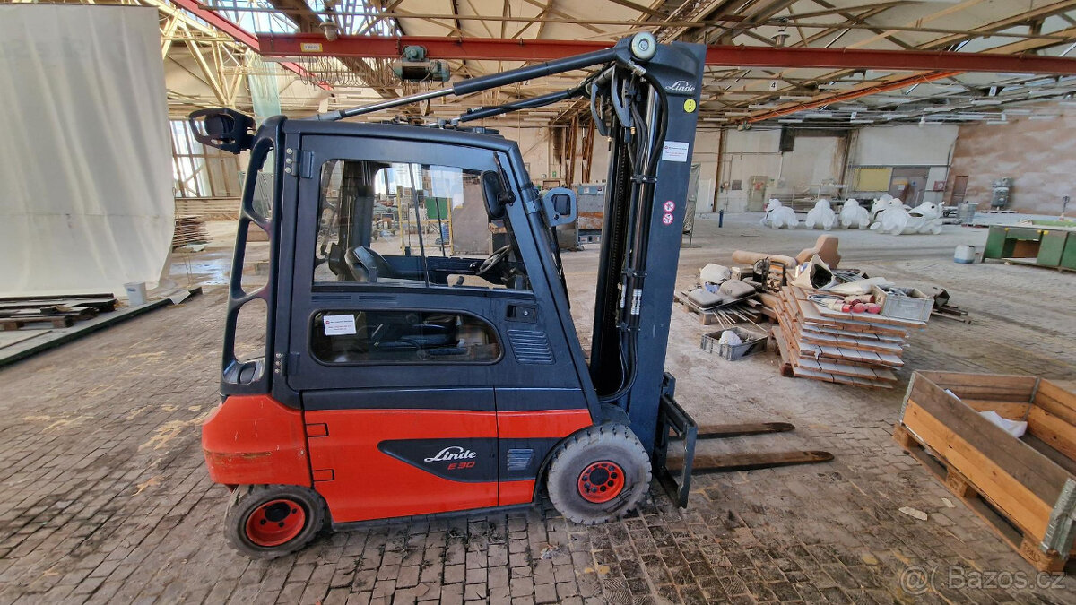 Linde E30, vysokozdvižný vozík VZV - 11