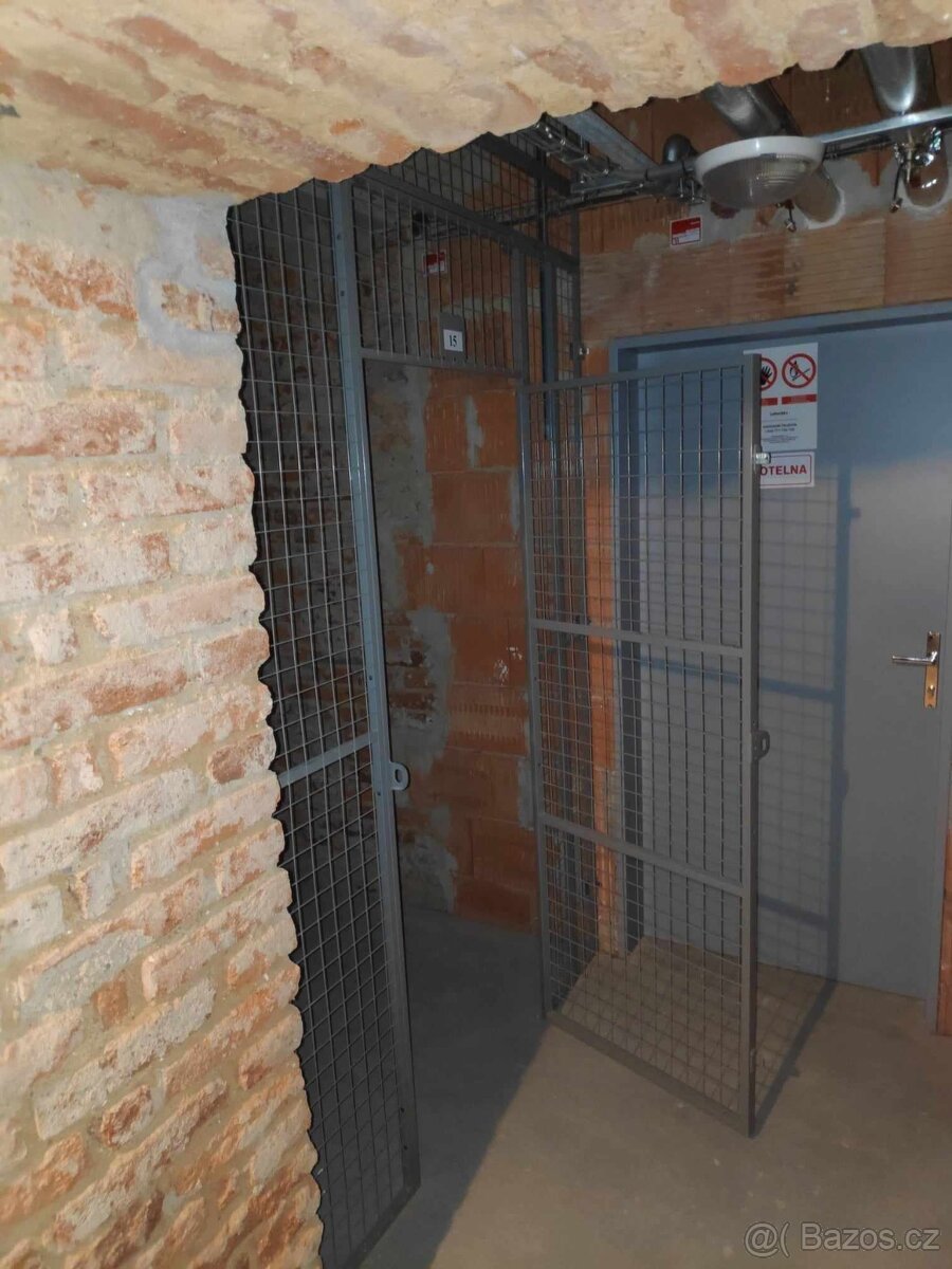 Obchodní prostor Na Spojce / Orelská - 11