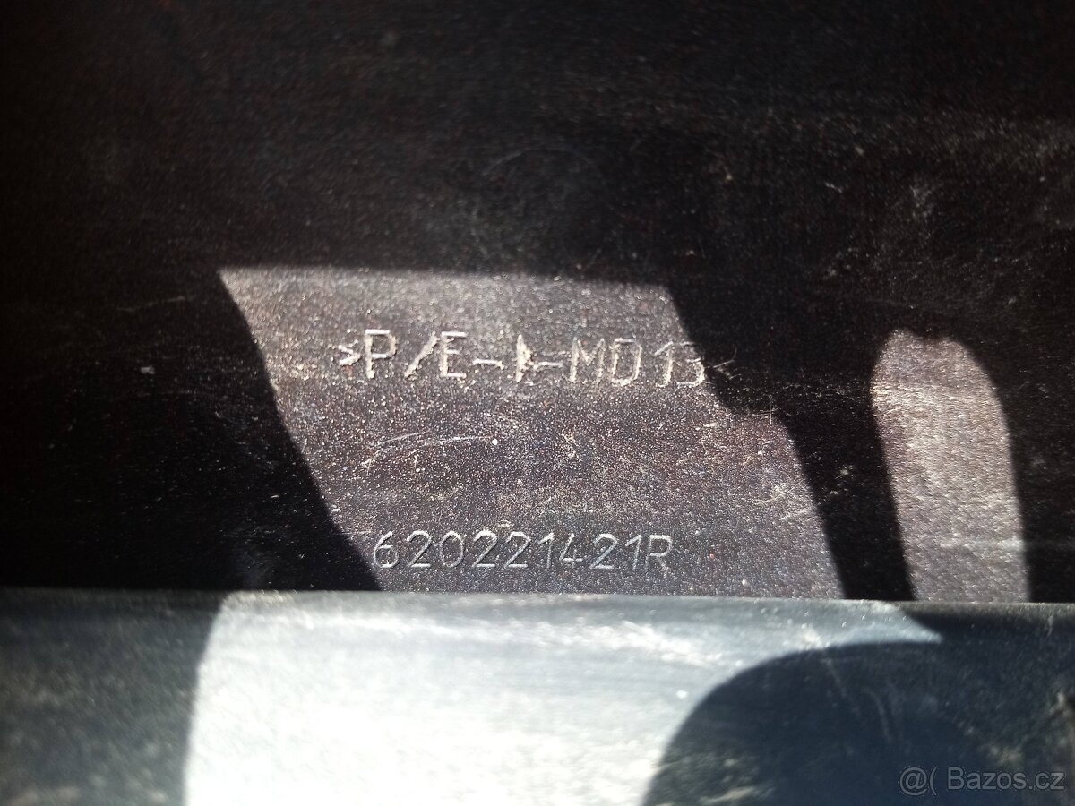 Renault Captur - přední nárazník ( 620221421R ) - 11