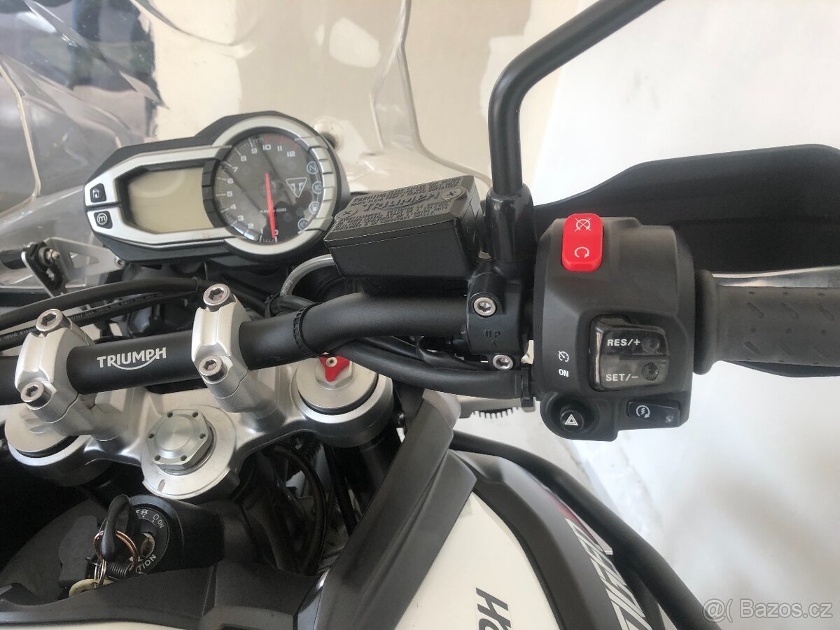 Triumph Tiger 800XCX - 11