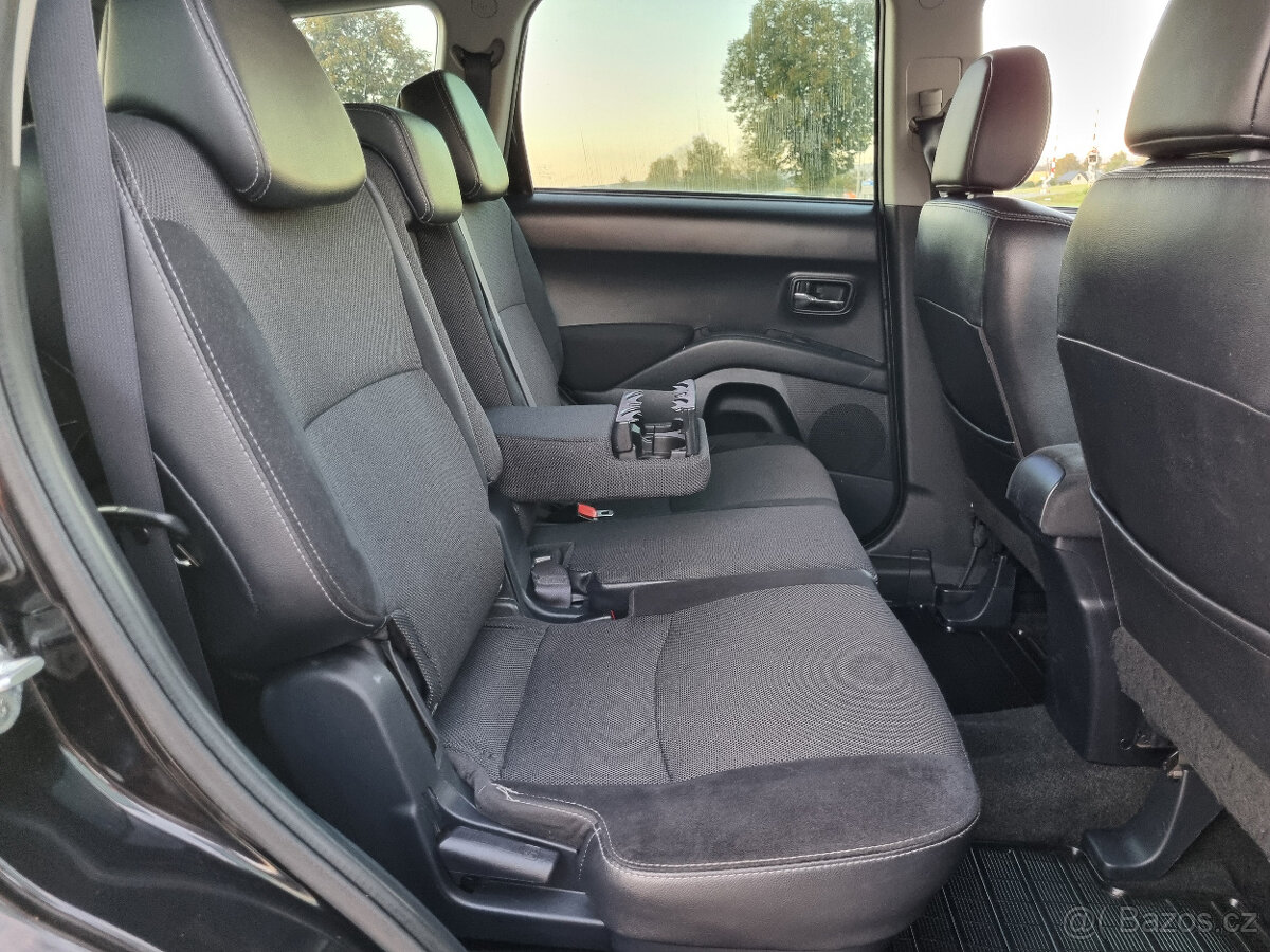 Peugeot 4007 2,2 HDi 4x4, 7 míst - 11