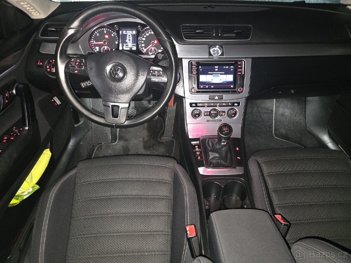 VW CC 2.0 tdi 110 kw bílá perleť - 11