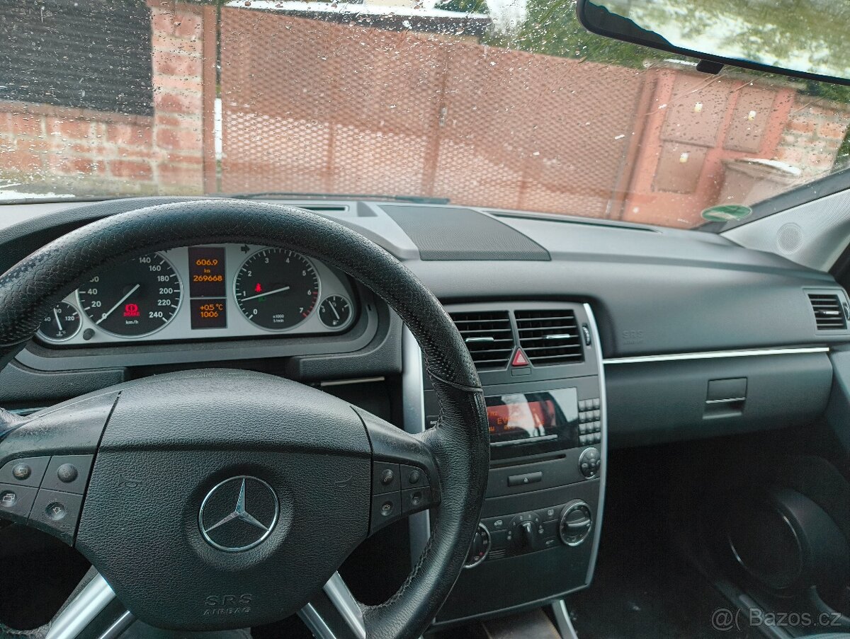 Mercedes-Benz B 200 benzín r.v 2005 elegance - 11