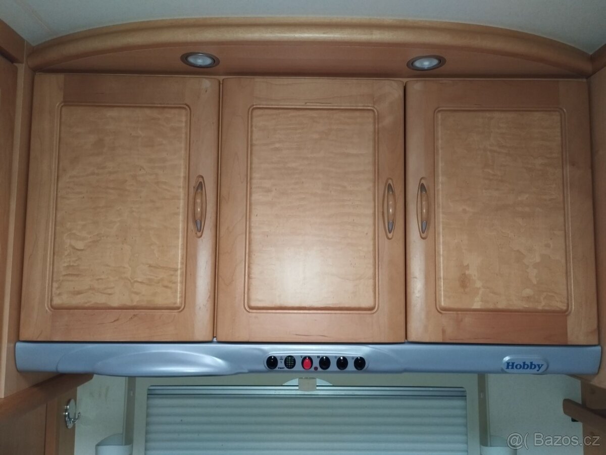 HOBBY 540UFe č.242. Pro 4. Fr. postel. Sprcha. Rok 2006 - 11