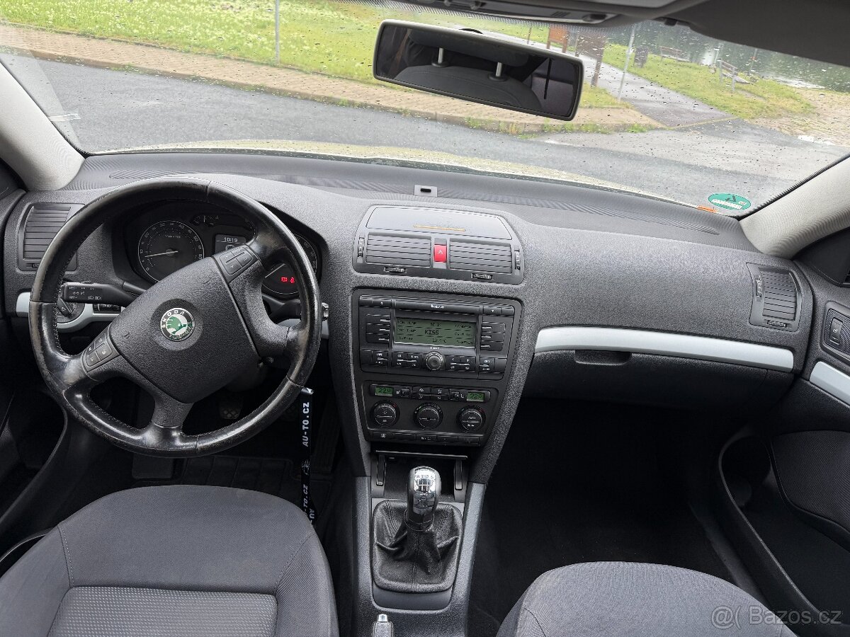 Škoda Octavia 1,6 85kw - NOVÁ STK - 11