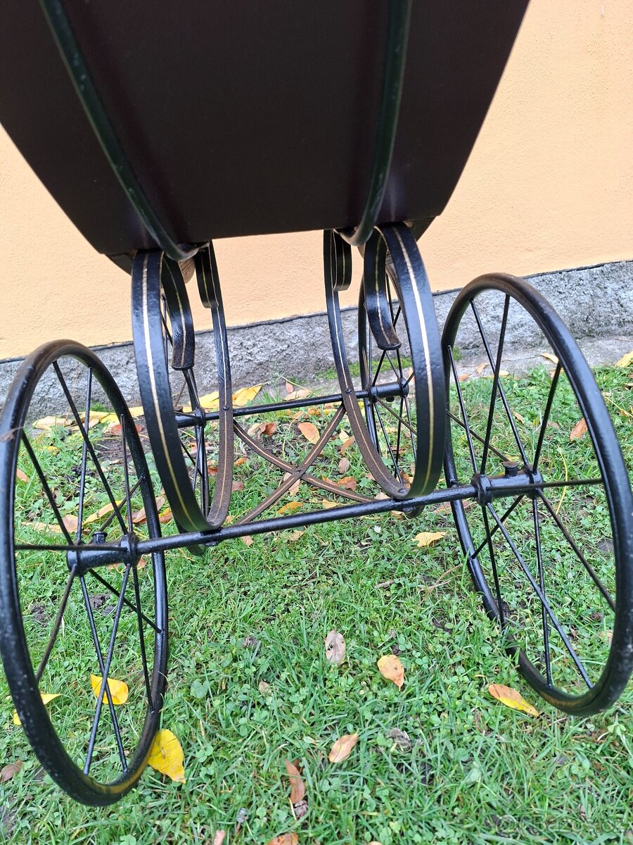 Starožitný kočárek pro panenky č. 637 - 11