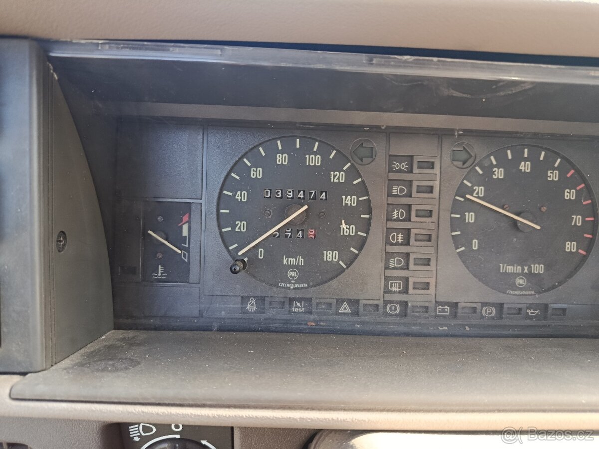 Škoda Favorit r. v. 1990 + druhý skelet auta zdarma - 11