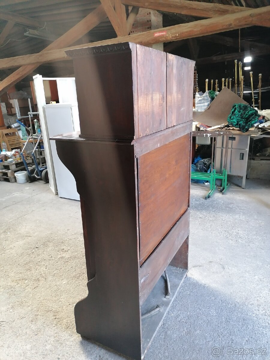 Starožitná postel ve skříní - 11