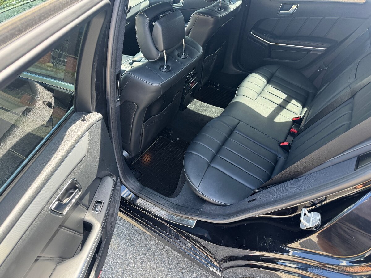 Prodám Mercedes E 220 4x4 provoz 2017 automat - 11