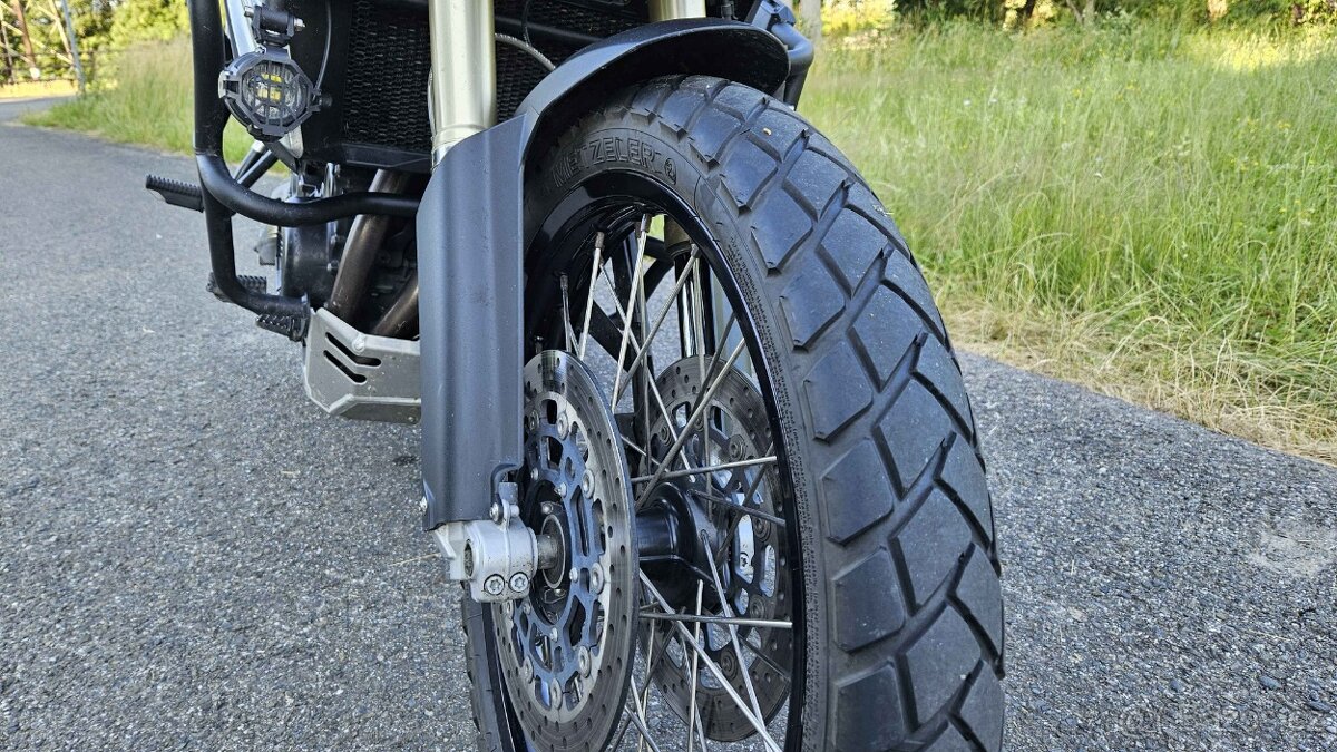 F800GS - 11