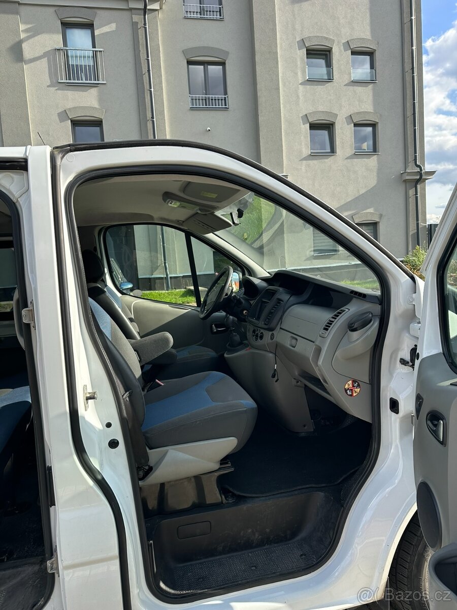 Renault Trafic 2.0dci 84kw - rok 12/2011 - 8 míst - 11