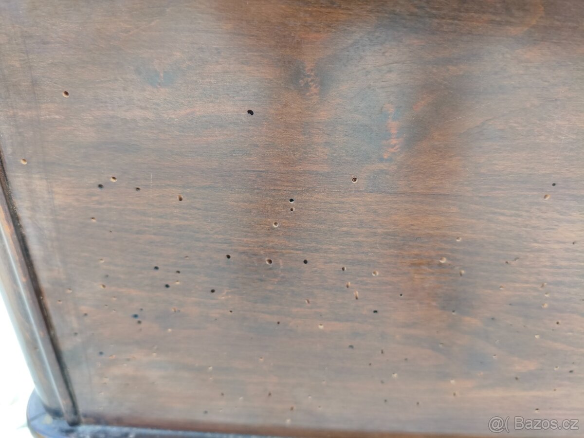 Prostorový psací stůl v ořechové kořenici - 11