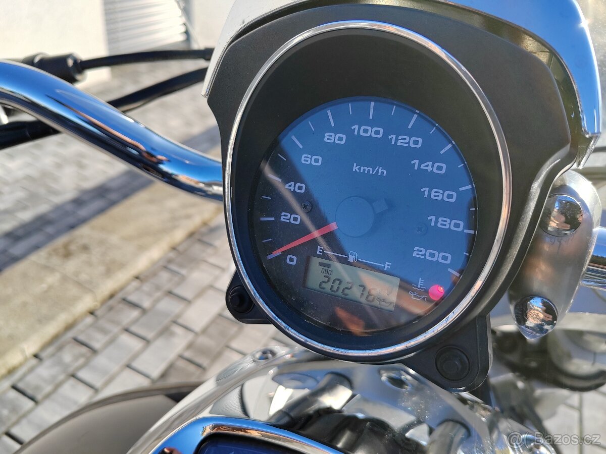 Suzuki M800 Intruder - 11