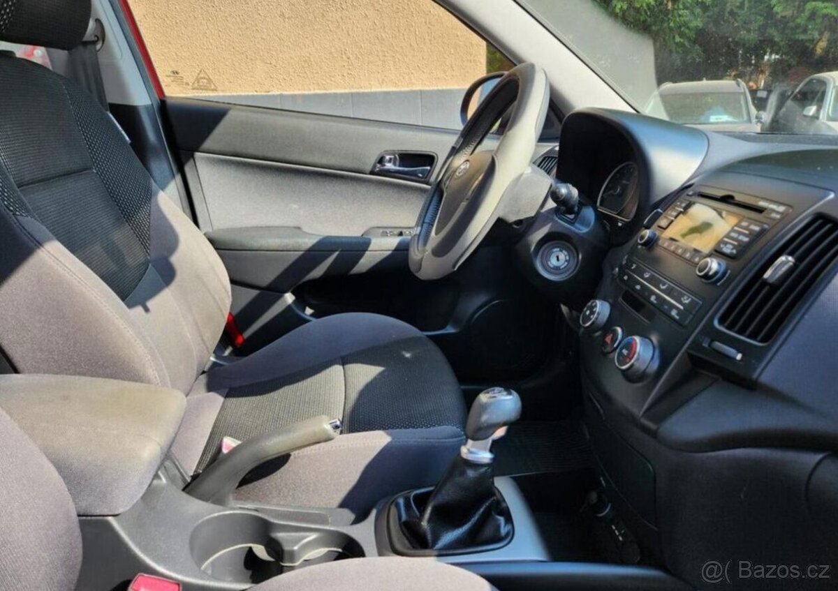 Hyundai i30 1.4-TEMPOMAT-KLIMA-ISOFIX - 11