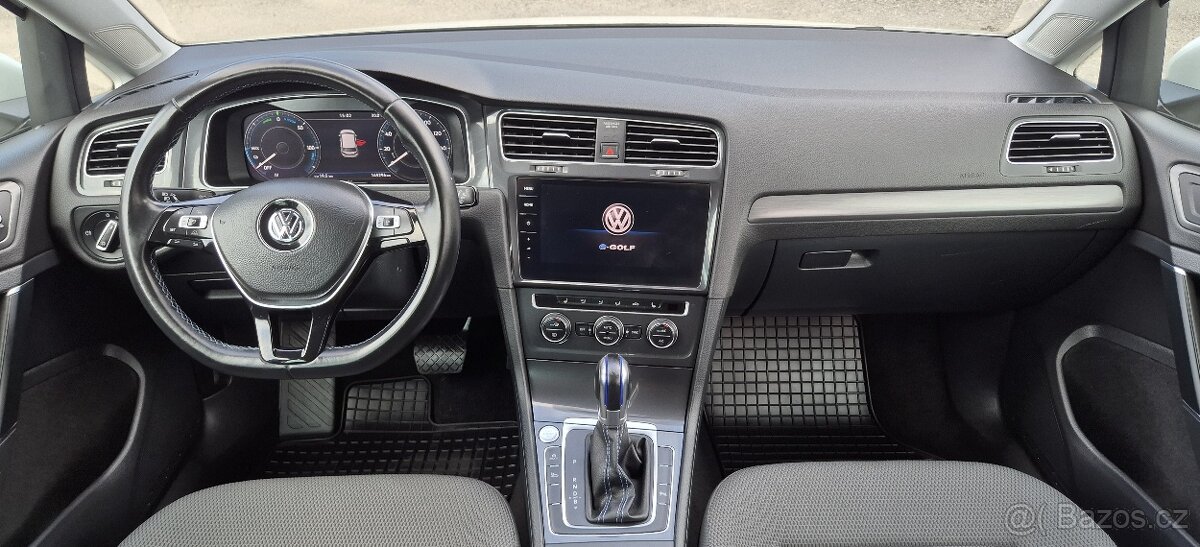 Volkswagen Golf VII e-Golf 1.majitel servisní kniha DPH - 11