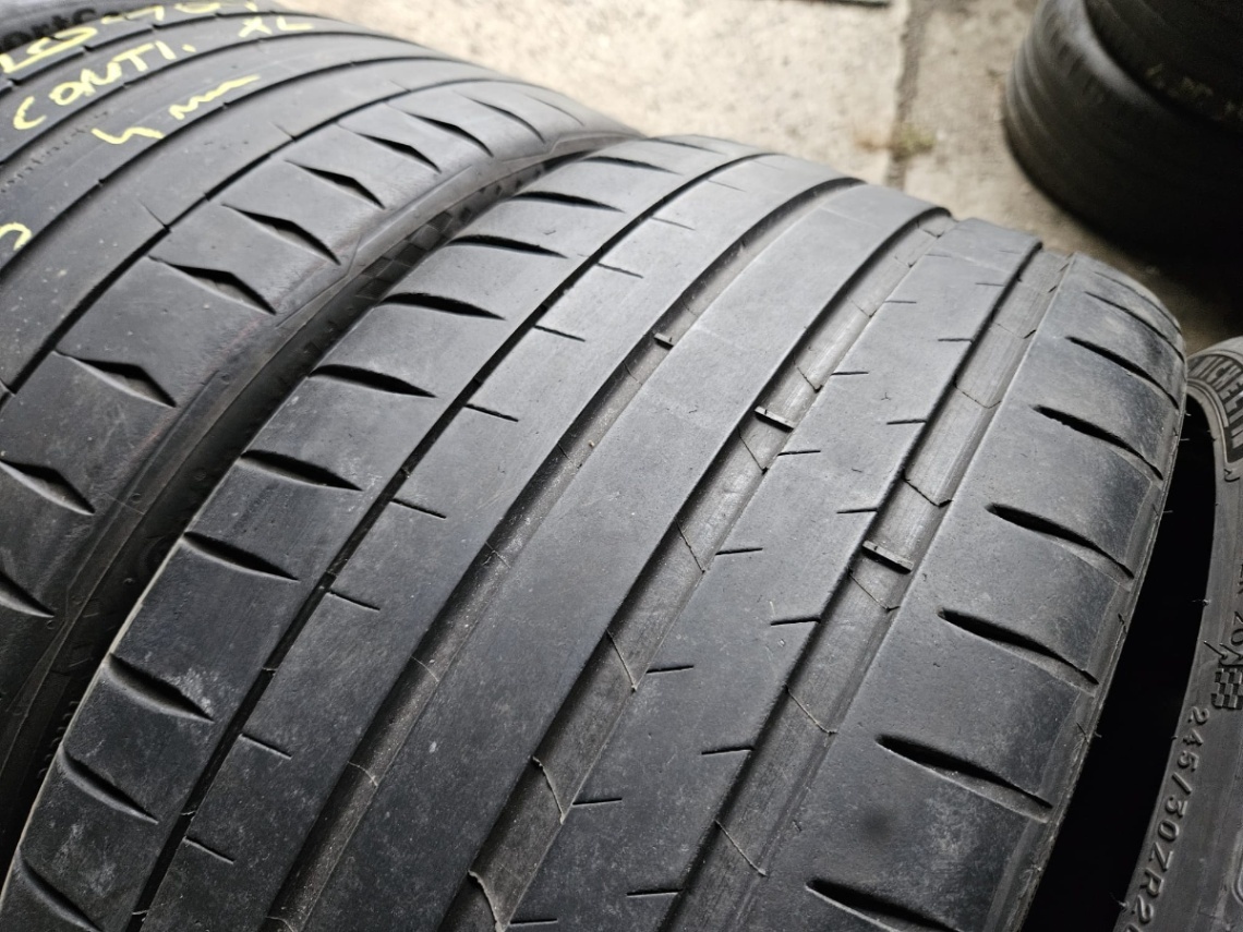 245/30R20 - 11