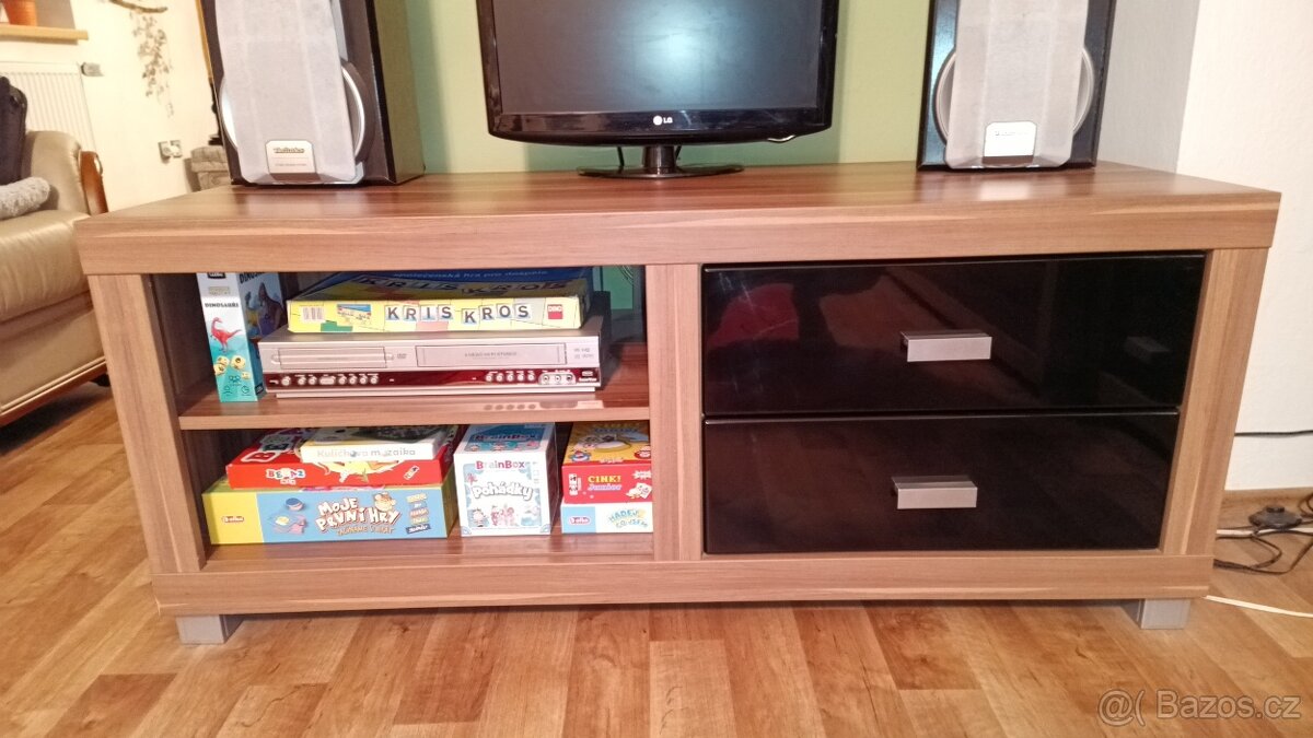 Sestava skříní nábytku do obýváku - 11