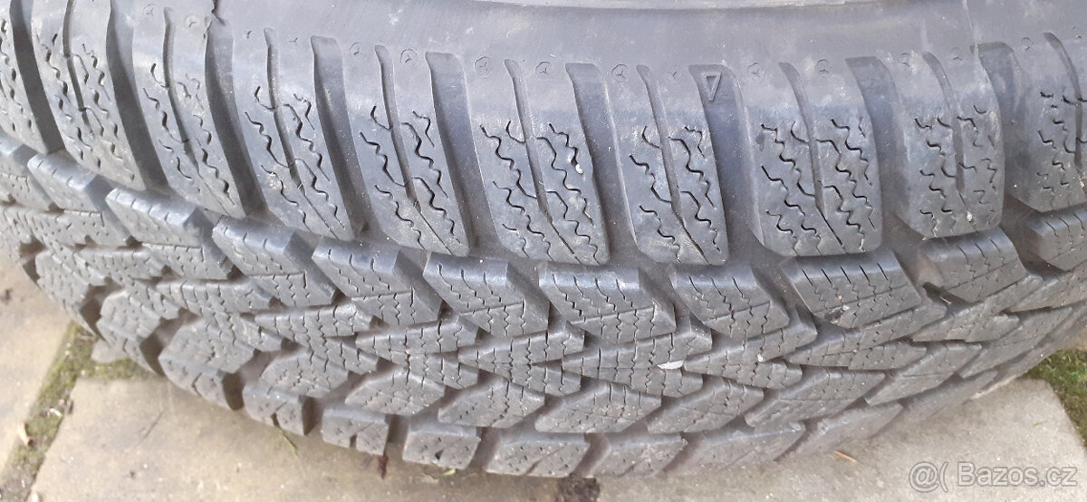 Renault - zimní hliníková kola 15" s TPMS - zánovní pneu - 11