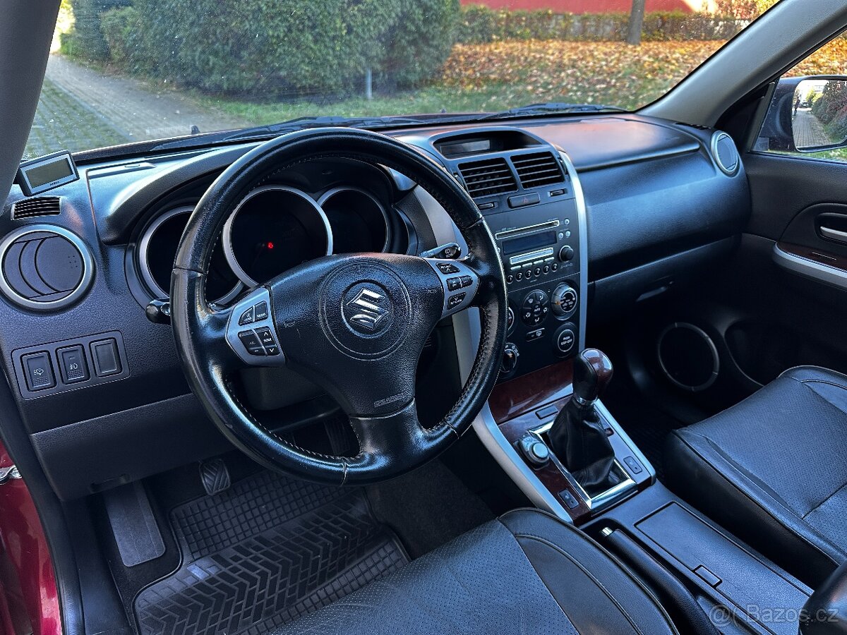 Suzuki Grand Vitara 1.9 DDiS 95kW Kůže Xenony Šíbr Tažné 2t - 11