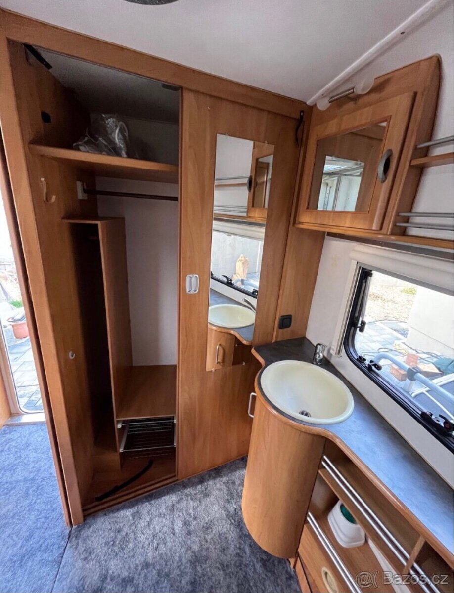 Karavan Hymer Eriba Nova 470A, velká koupelna,prostorný - 11