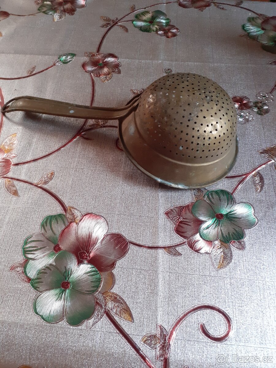 Kruhadlo na zelí ,starožitné síto, cedník, lžíce - 11