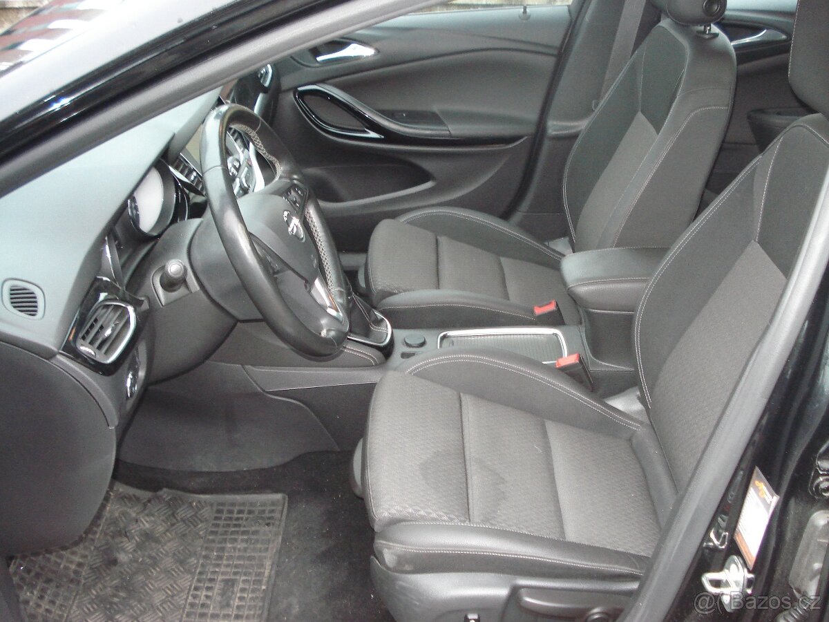 Opel Astra Kombi 1.6 CDTI,ČR,SERVISKA,NOVÁ STK,MODEL 2018 - 11
