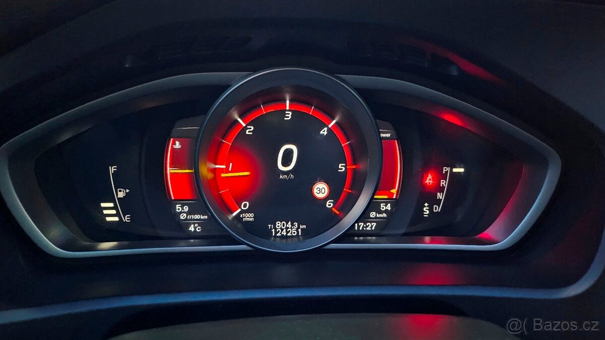 Volvo V40, CC D3 NEZ.TOPENÍ, bez adblue systému - 11