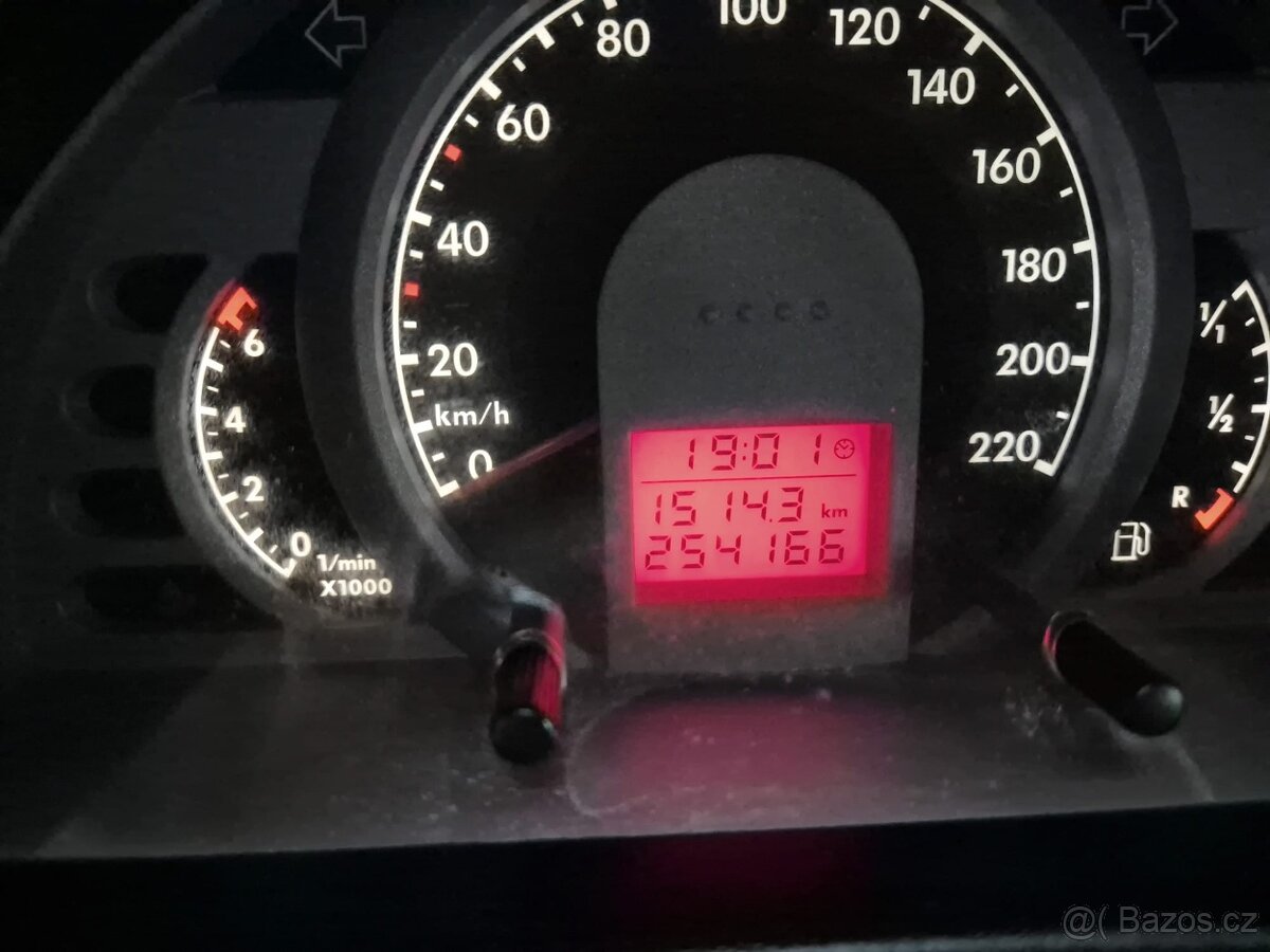 Volkswagen FOX 1,2 i - 11