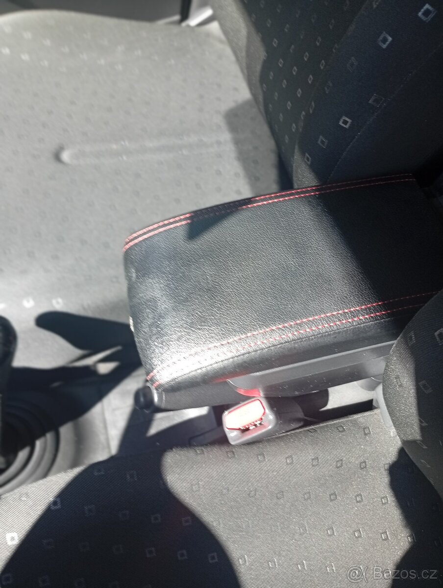 Toyota YARIS 2007 - 11