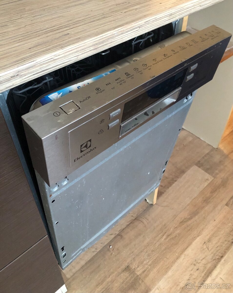 —————-Vstavaná myčka Electrolux, 2900 Kč———— - 11