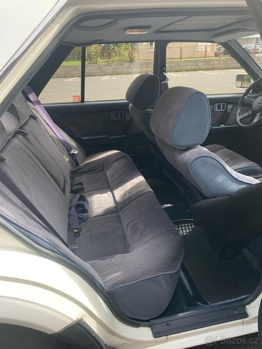 Prodám Nissan Bluebird , 1990 , veterán. - 11