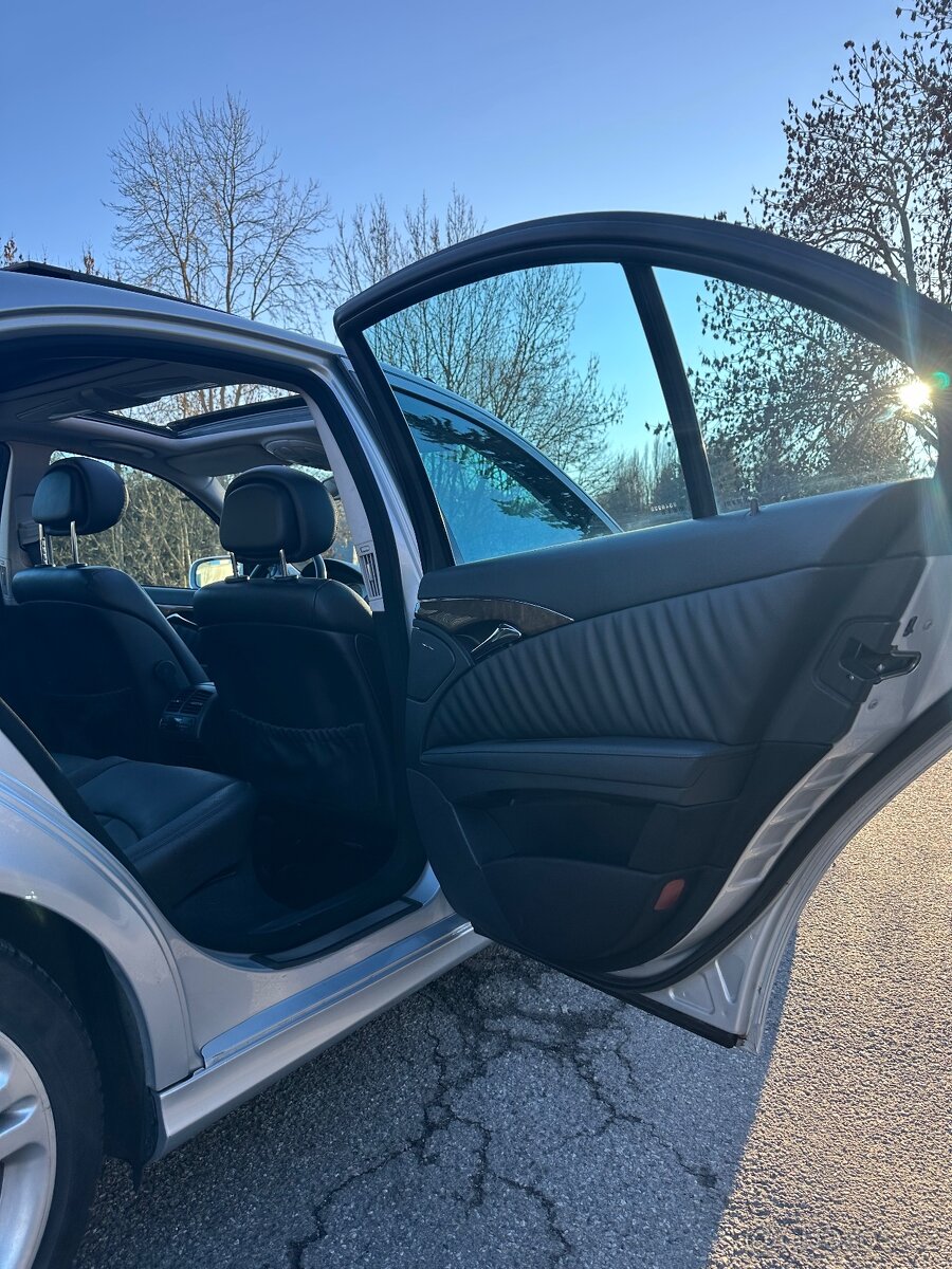 Mercedes-Benz E300 3.0 CDI – panoramatická střecha - 11
