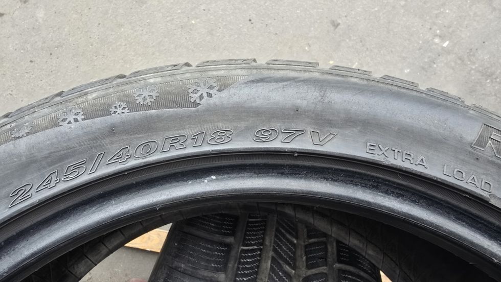 Zimní pneu 245/40/18 Roadstone - 11