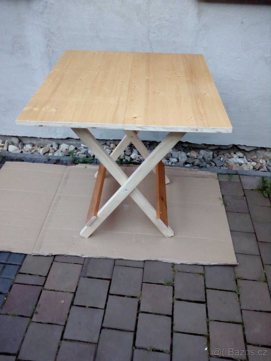Prodám skládací stůl ze dřeva 75x80 - 11