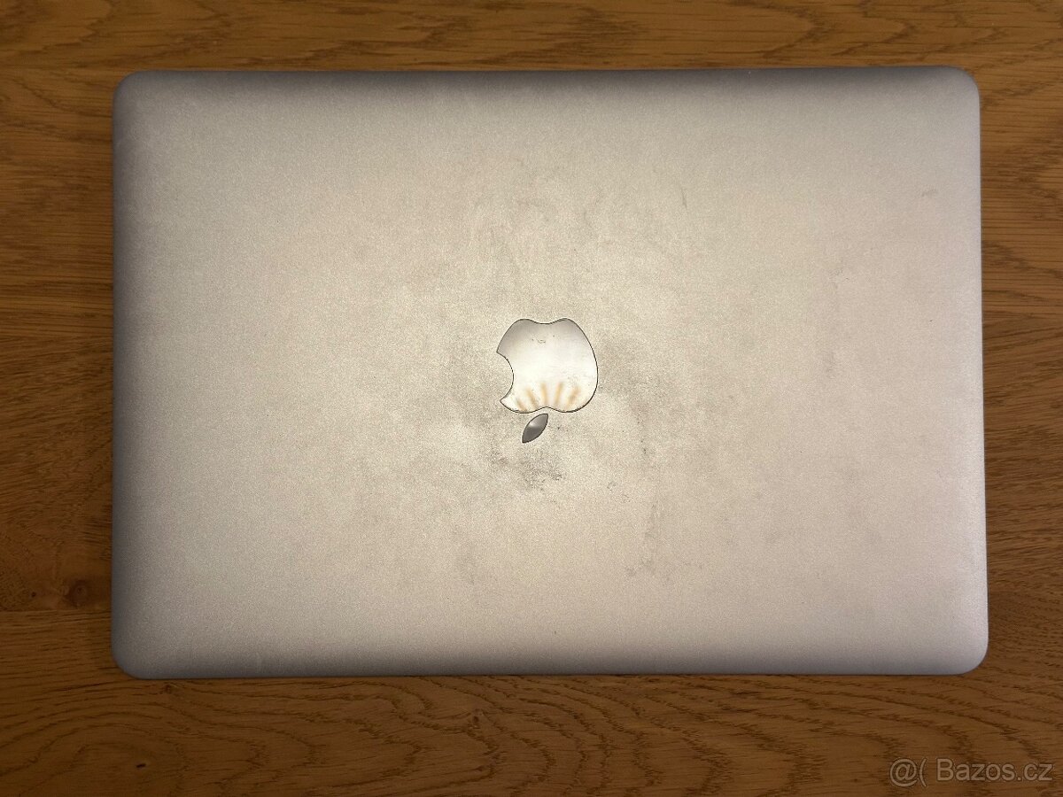 Apple MacBook Air 13" (Early 2014) - 11