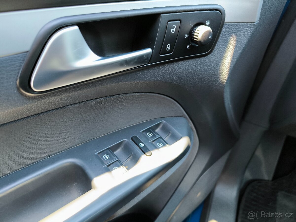 Touran 1.2 TSi 16V, xenony, led denní svícení,klima,132t.km - 11