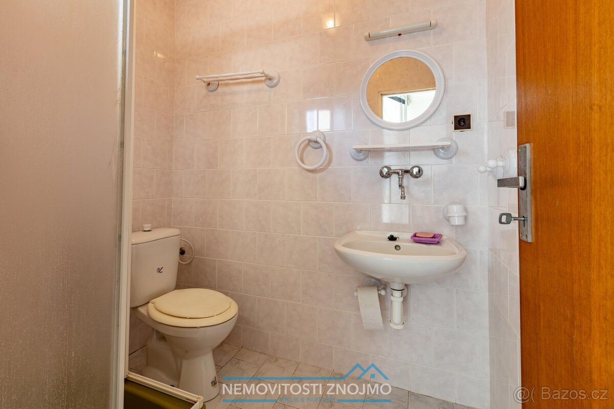 Rodinný dům s garáží, zahradou, vinným sklepem, v Jaroslavic - 11