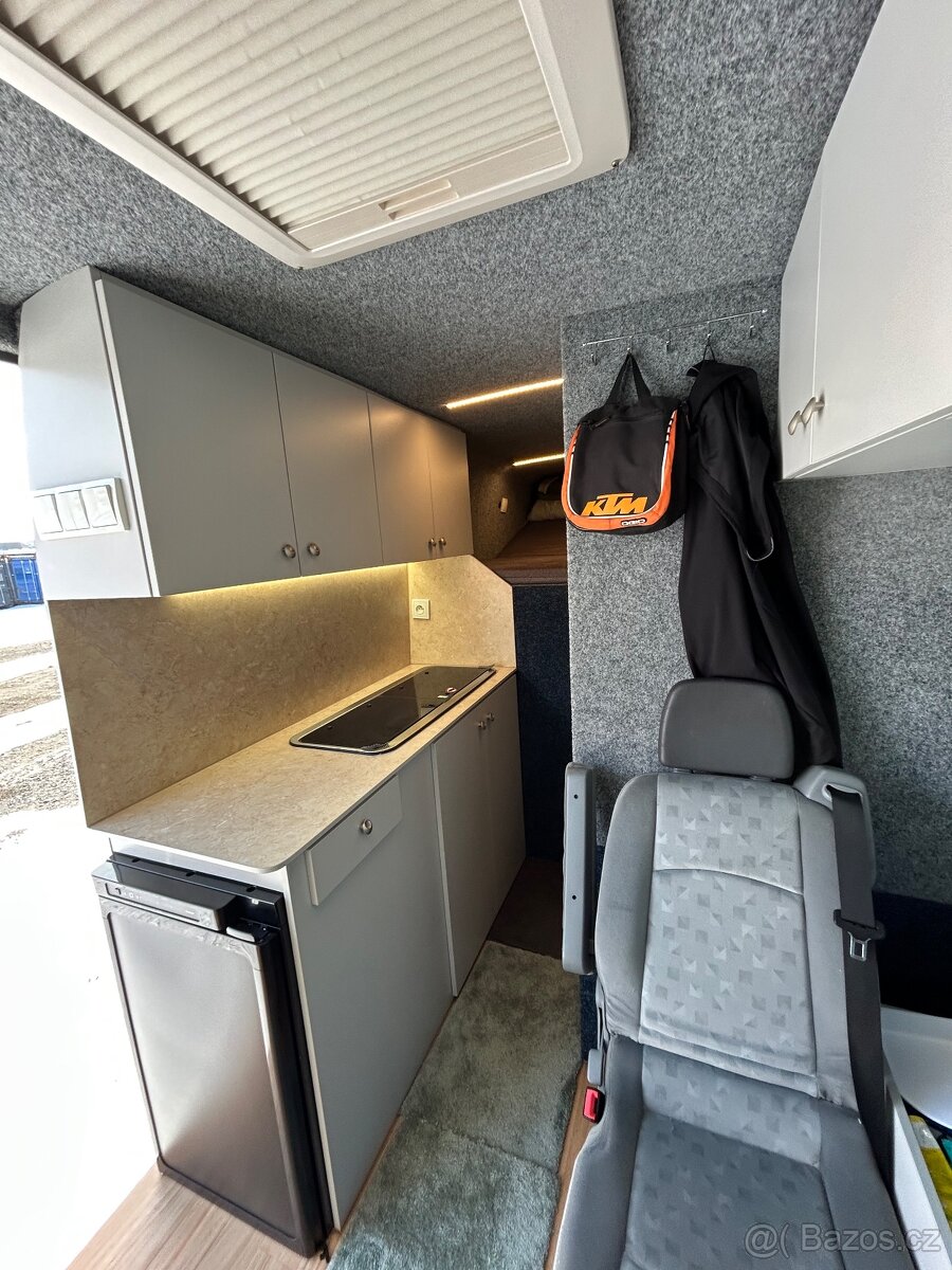 Obytná dodávka VW Crafter 2,5 tdi - 11