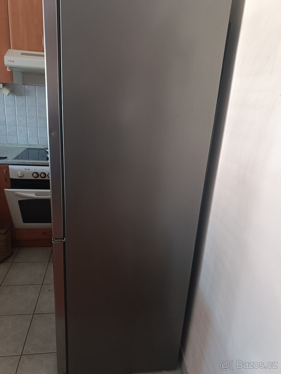 Whirlpool Lednice s mrazákem - 11