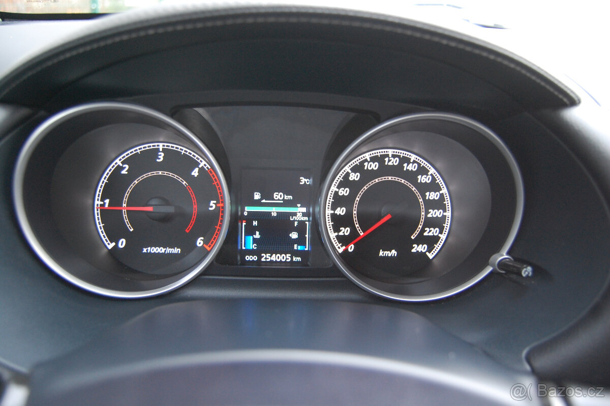 Mitsubishi Outlander - 11