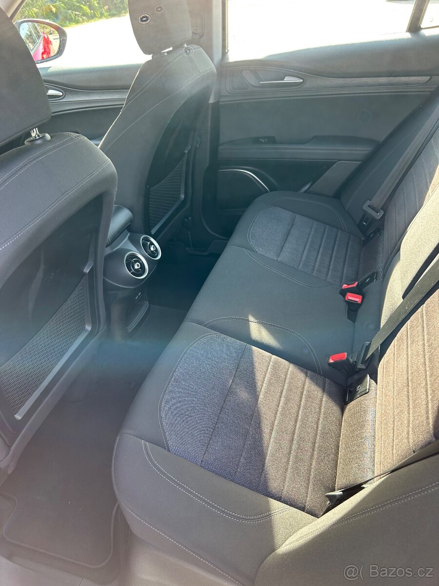 Alfa Romeo Stelvio - 11