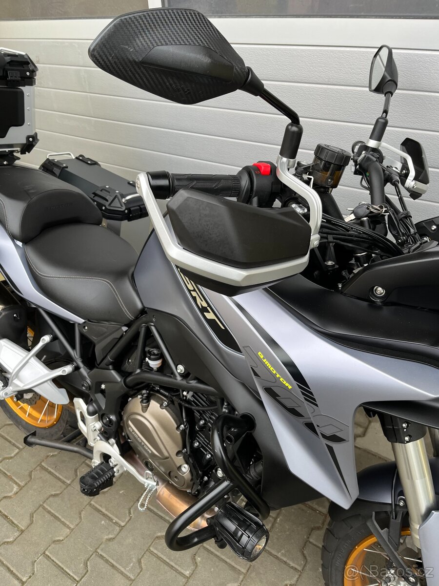 QJ motor SRT 700X - 11