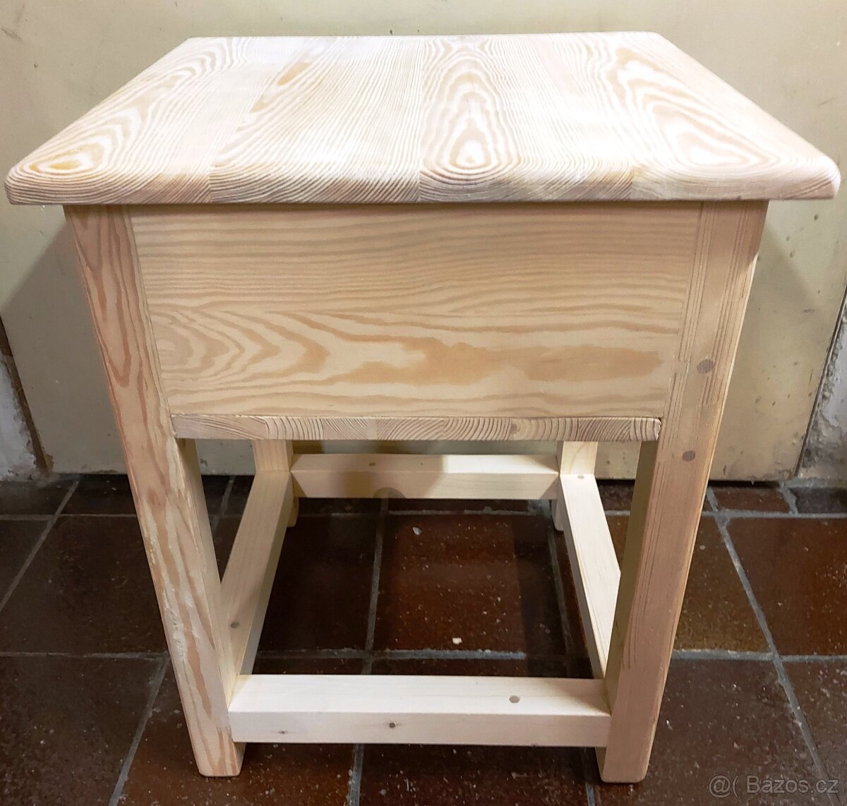Stolička (štokrle) s úložným prostorem., - 11