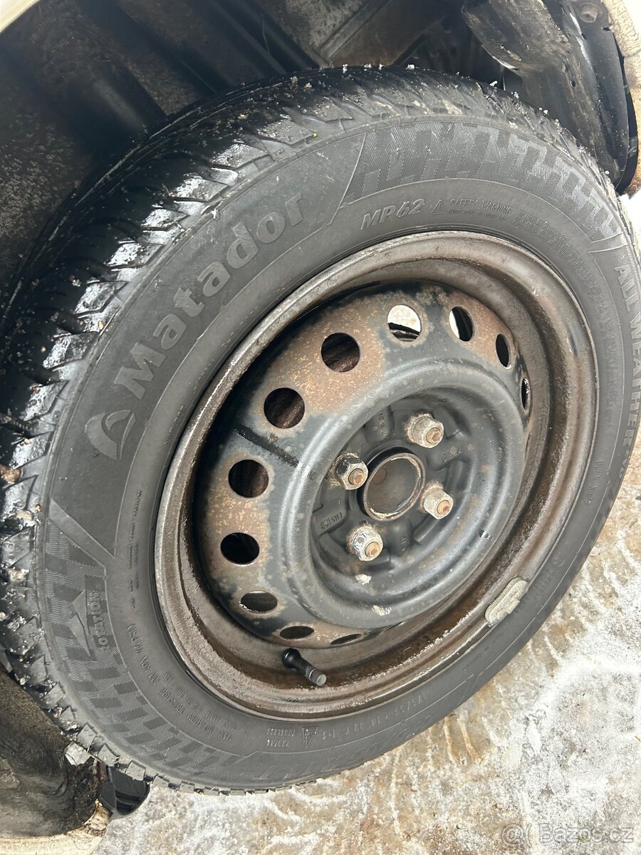 Toyota yaris 1.4. - 11