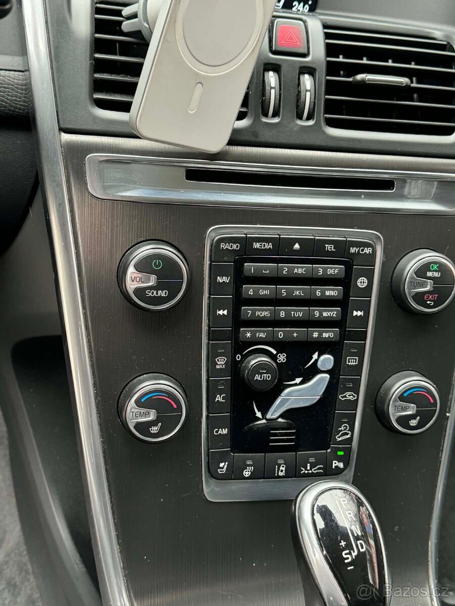 Volvo XC60 D5 2,4 nafta 4x4 - 11