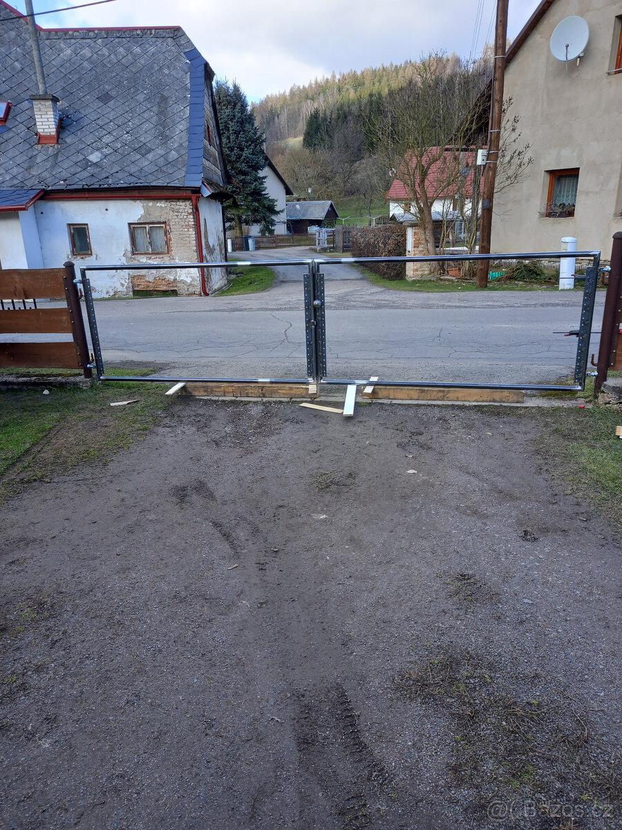 Kované ploty, samonosné pojezdové brány - 11
