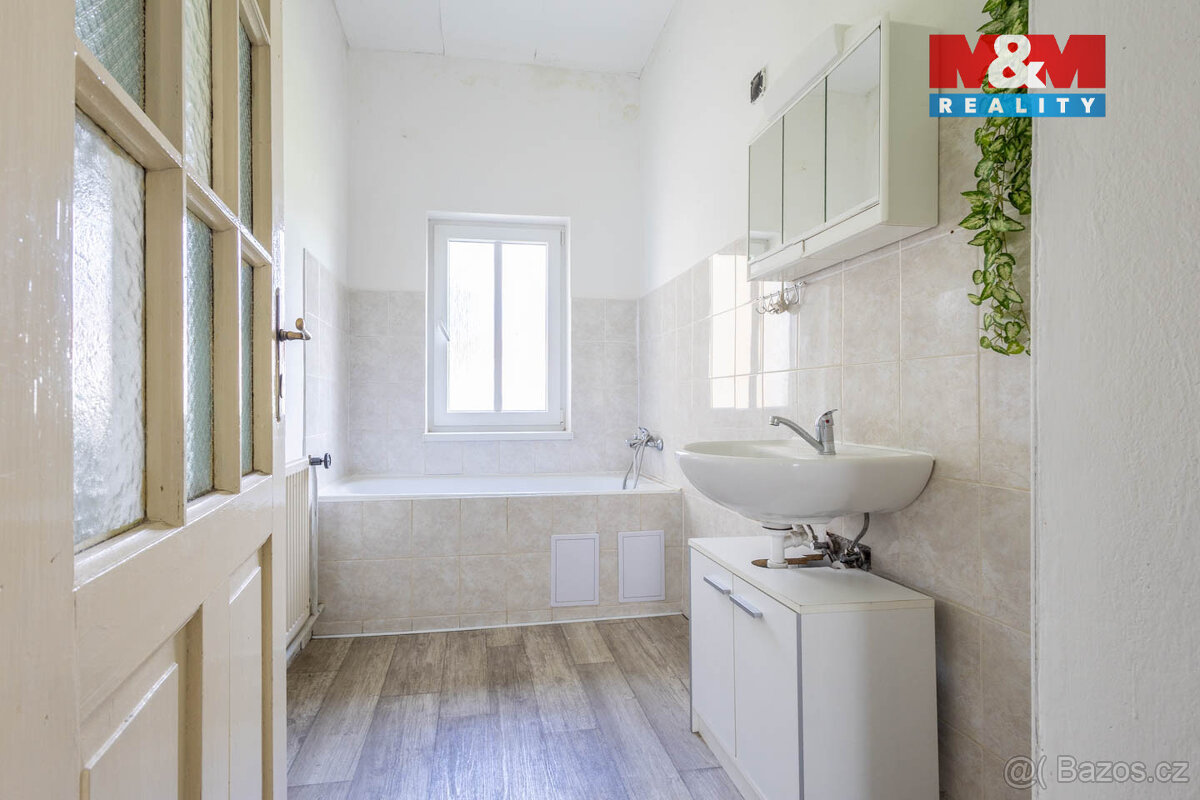Prodej bytu 3+1 s garáží v Žandově, ul. Děčínská - 11