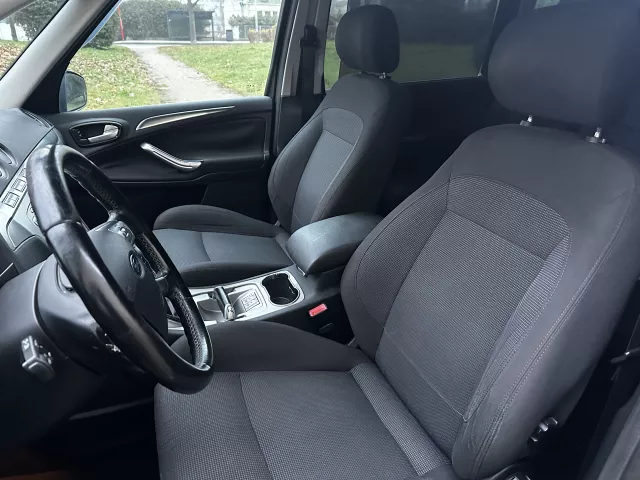 Ford Galaxy 2.2 TDCi 129kW Titanium 7 míst Navi Tažné Hagusy - 11